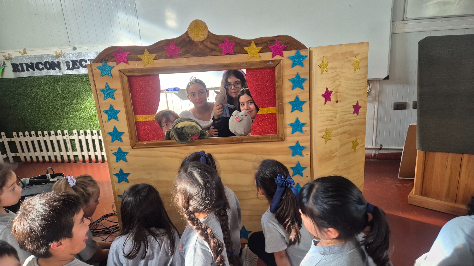 Títeres y obra de teatro